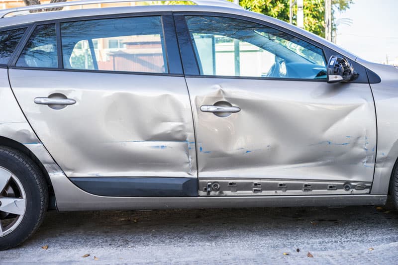 Reparar arañazos coche en Narón
